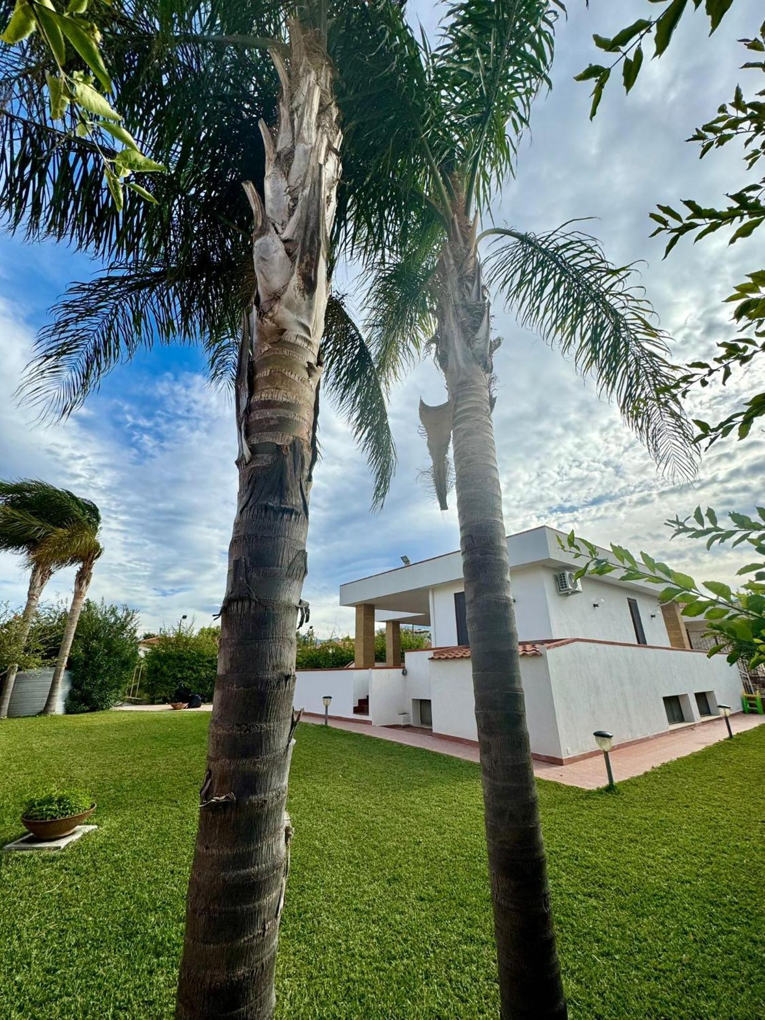 Villa Capri Holiday Home Кампофеличе-ди-Роччелла Экстерьер фото